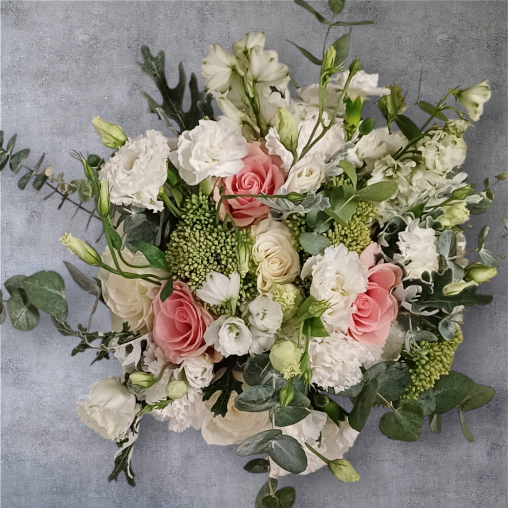 Bouquet de la mariée style moderne et très aéré par artisan fleuriste spécial mariage A Fleur d'Art