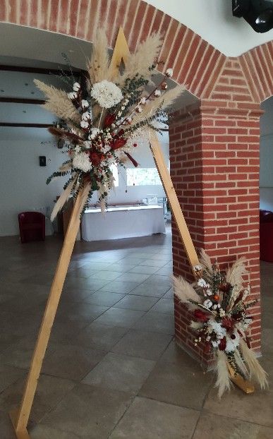 Arche mariage en fleurs séchées A Fleur d'Art au Moulin de Rudelle