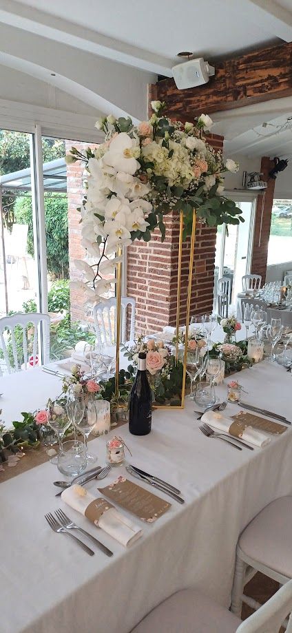 Décoration mariage avec sellettes et orchidées pour mariage sur Toulouse par fleuriste A Fleur d'Art, Auterive