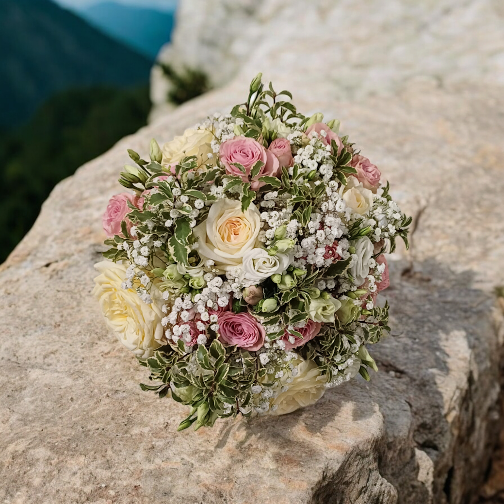 Bouquet de mariage en blanc et rose pour mariage sur Toulouse, Muret par fleuriste mariage A Fleur d'Art Auterive