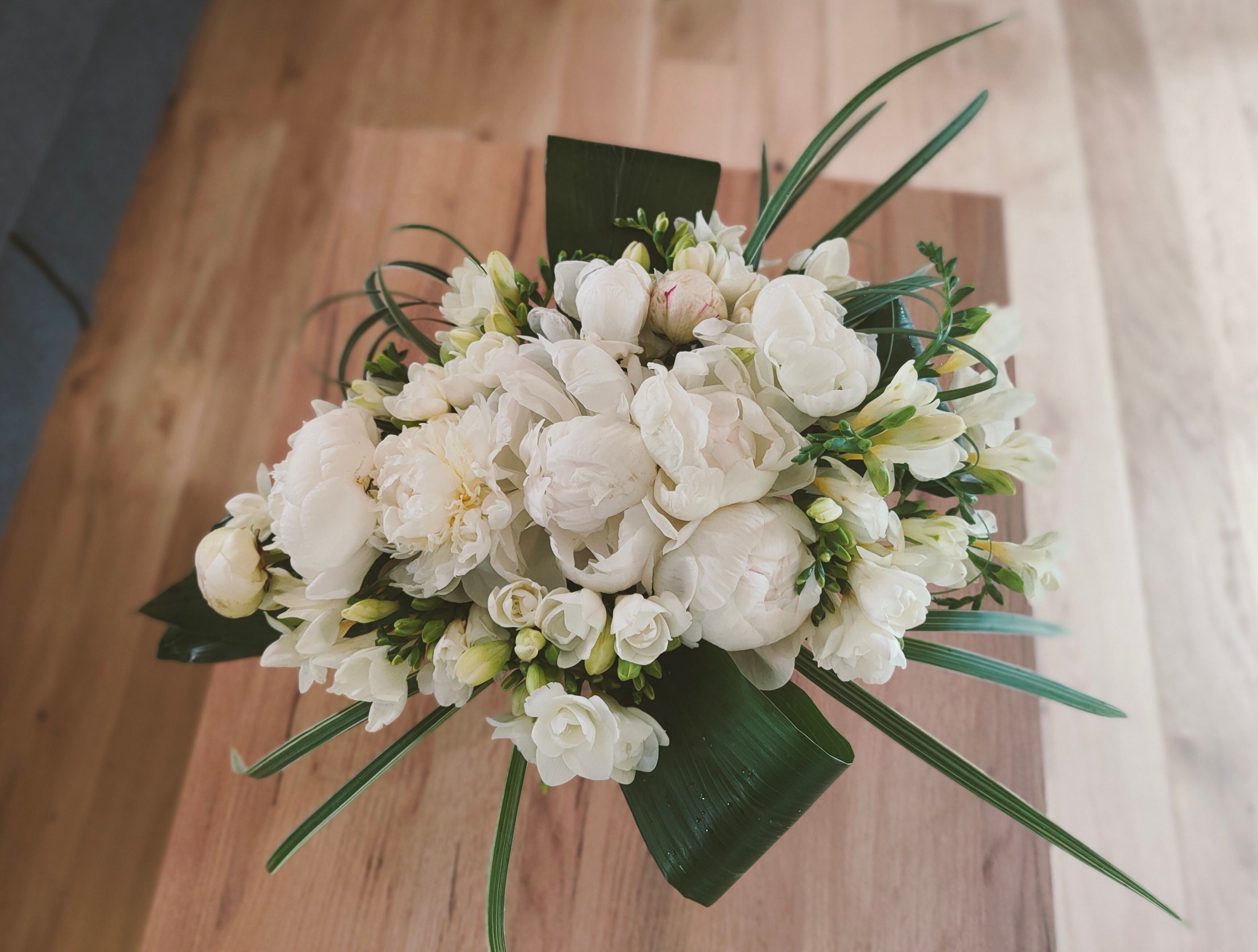 Bouquet de la mariée avec pivoine en cascade par fleuriste spécial mariage A Fleur d'Art